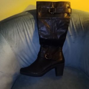 Tall boots with heel